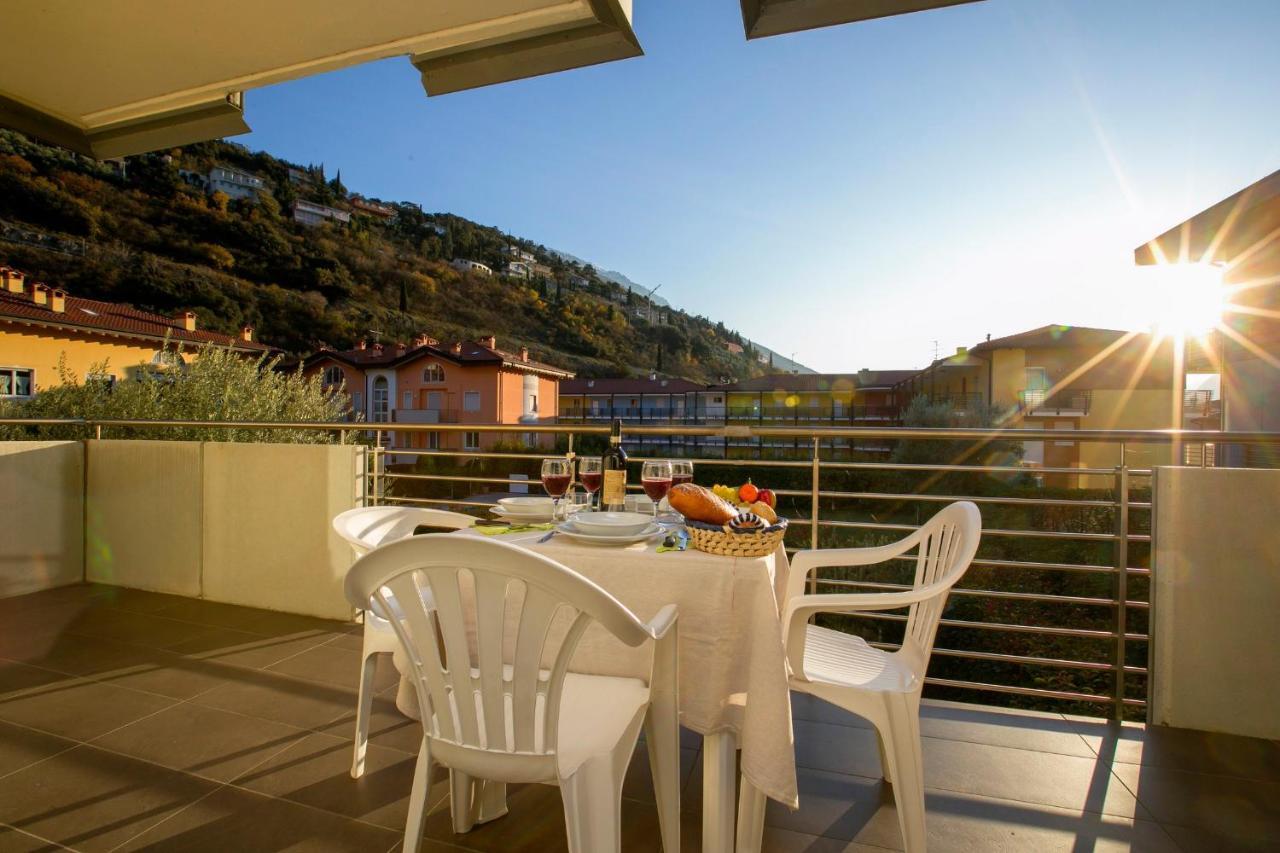 Torbole Relax, Pool & Balcony Apartment - Happy Rentals Torbole Sul Garda Exterior foto